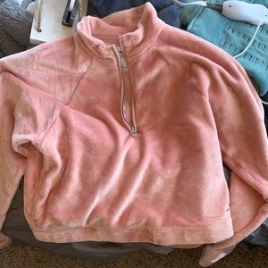 pink cropped hollister sweater !!